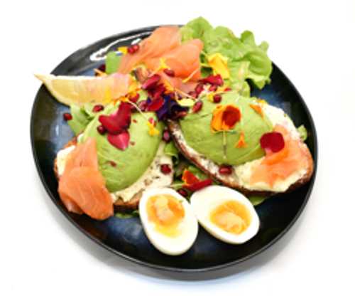 AVOCADO TOAST AU SAUMON